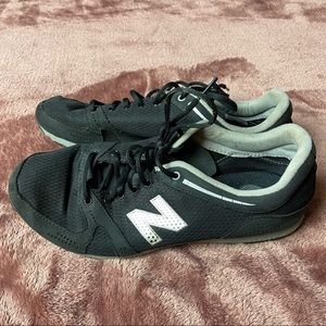 👟 Black & Silver New Balance Women’s Size 9 👟